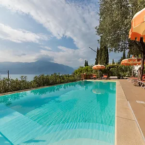 Wonderful View With Pool With Breakfast Gardasee Apartment