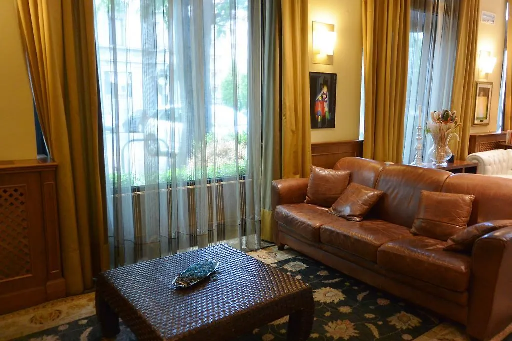פאביה Hotel Moderno